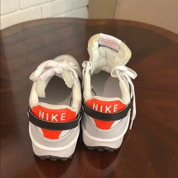 Nike White and Black Running Shoes - Picture 3 of 7